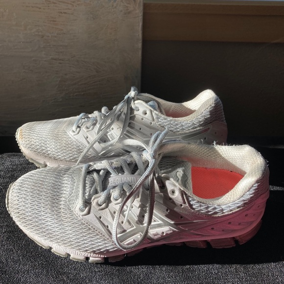 Running Shoes - Picture 4 of 4